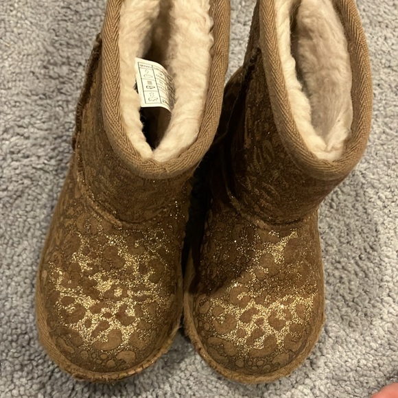 UGG Boots - Picture 4 of 6